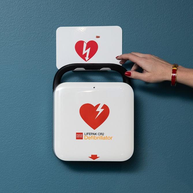 lifepack cr2 på vägg